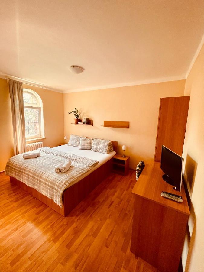 Penzion Relax Kadan Ngoại thất bức ảnh