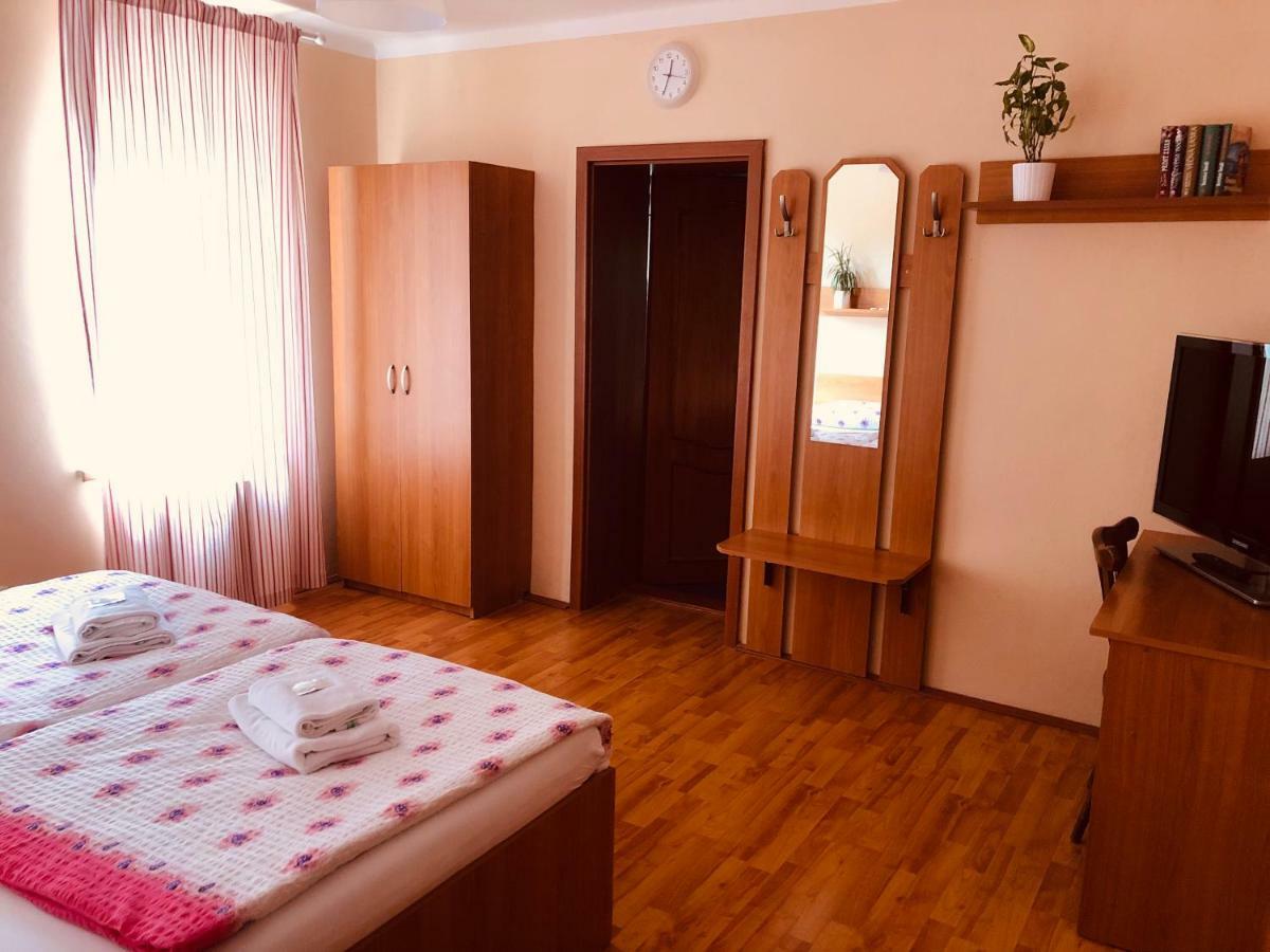 Penzion Relax Kadan Ngoại thất bức ảnh
