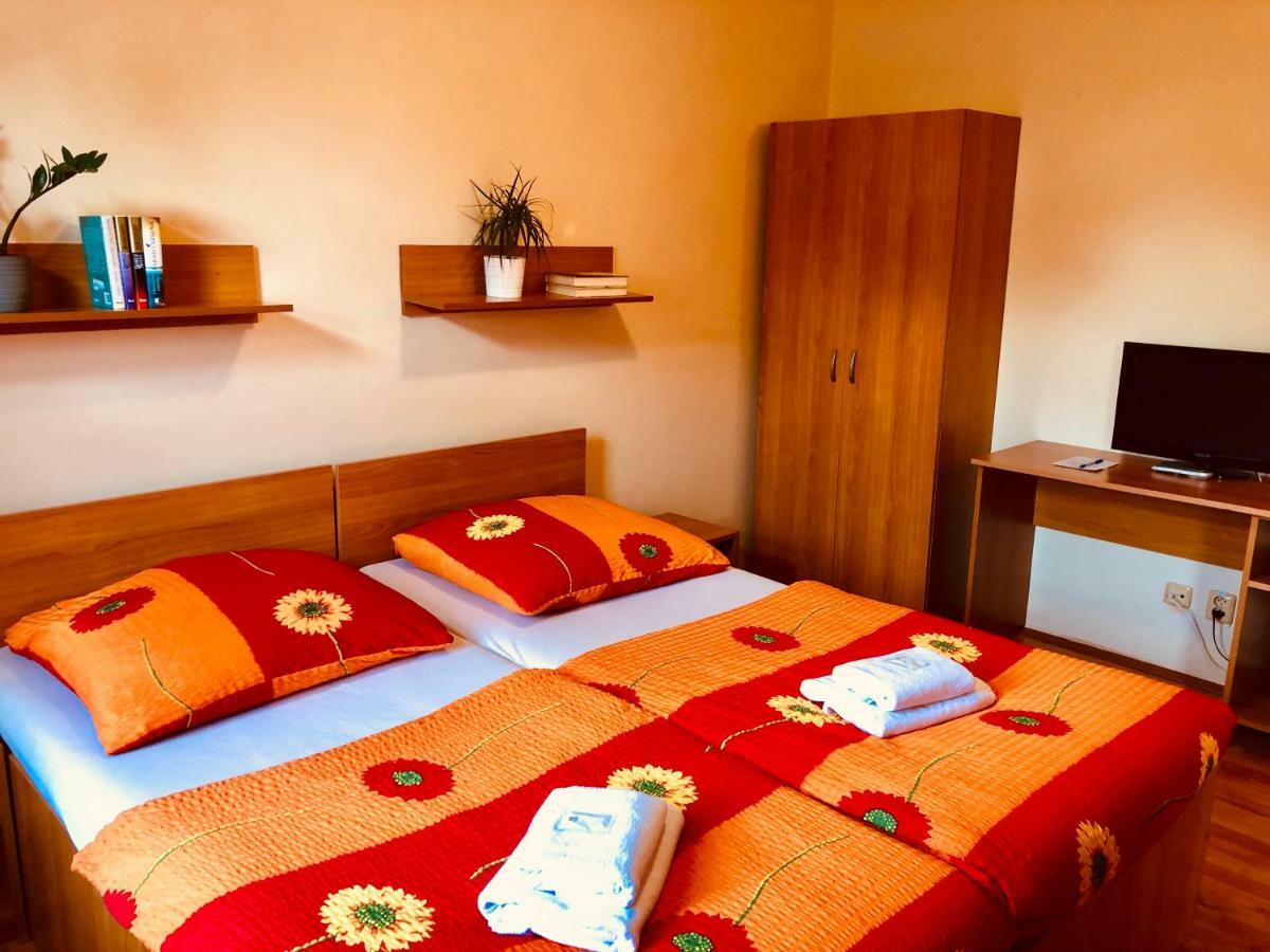 Penzion Relax Kadan Ngoại thất bức ảnh